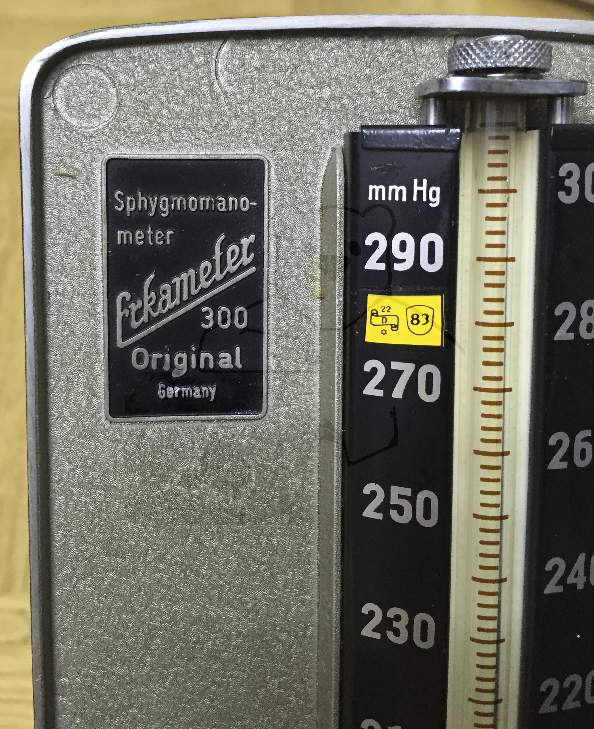 Erka 300 Blutdruckmesser (Sphygmomanometer), Originalzustand, 1960'er Jahre, Typenschild